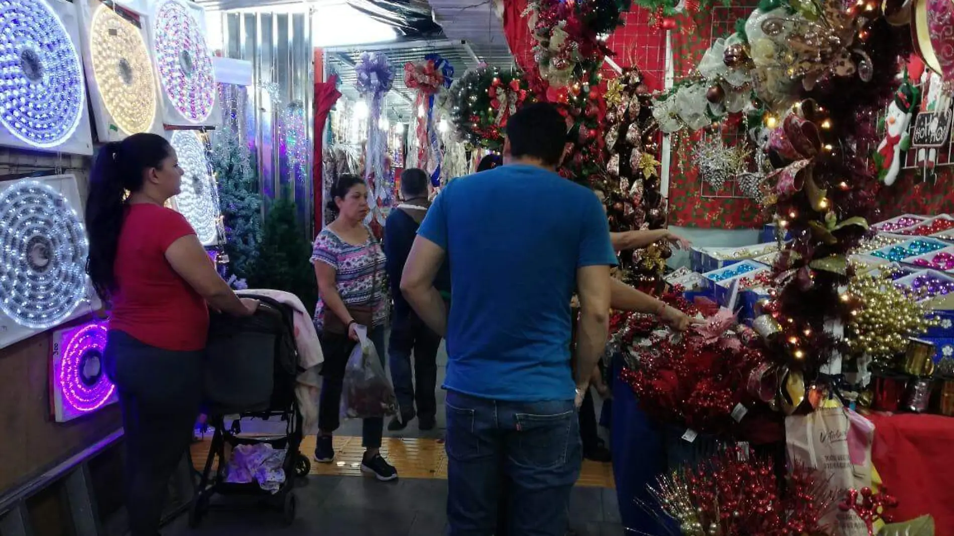 tianguis navideño El Refugio